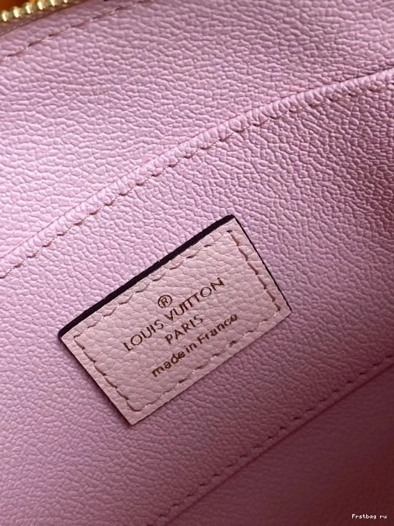 First bag ru VUITTON POUCH COSMETIC LOUIS 0722